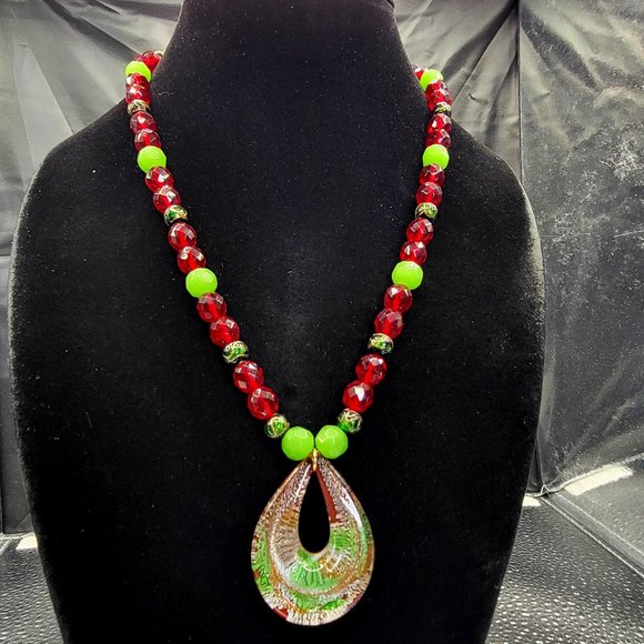 Unique Beautiful Necklace - Picture 1 of 1
